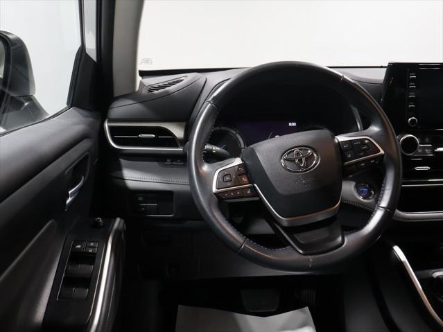 used 2022 Toyota Highlander Hybrid car, priced at $40,913