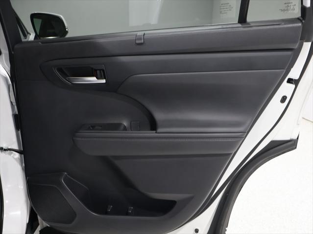 used 2022 Toyota Highlander Hybrid car, priced at $40,913