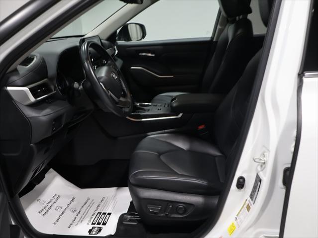 used 2022 Toyota Highlander Hybrid car, priced at $40,913