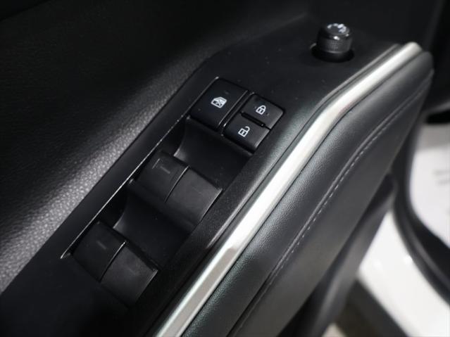 used 2022 Toyota Highlander Hybrid car, priced at $40,913