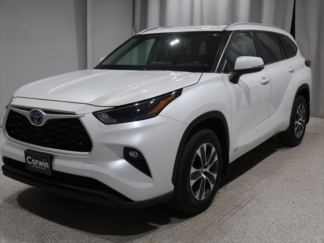 used 2022 Toyota Highlander Hybrid car, priced at $40,913