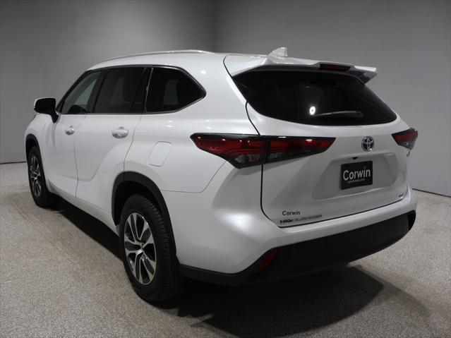 used 2022 Toyota Highlander Hybrid car, priced at $40,913
