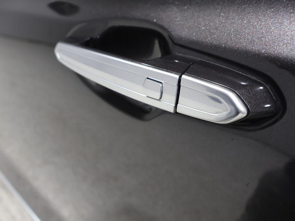 used 2018 Cadillac XT5 car, priced at $16,645