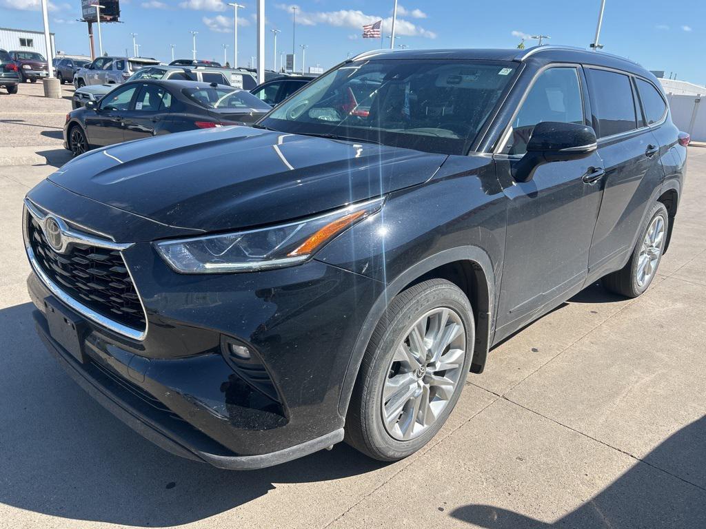 used 2021 Toyota Highlander car, priced at $38,849
