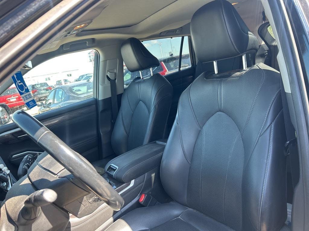 used 2021 Toyota Highlander car, priced at $38,849