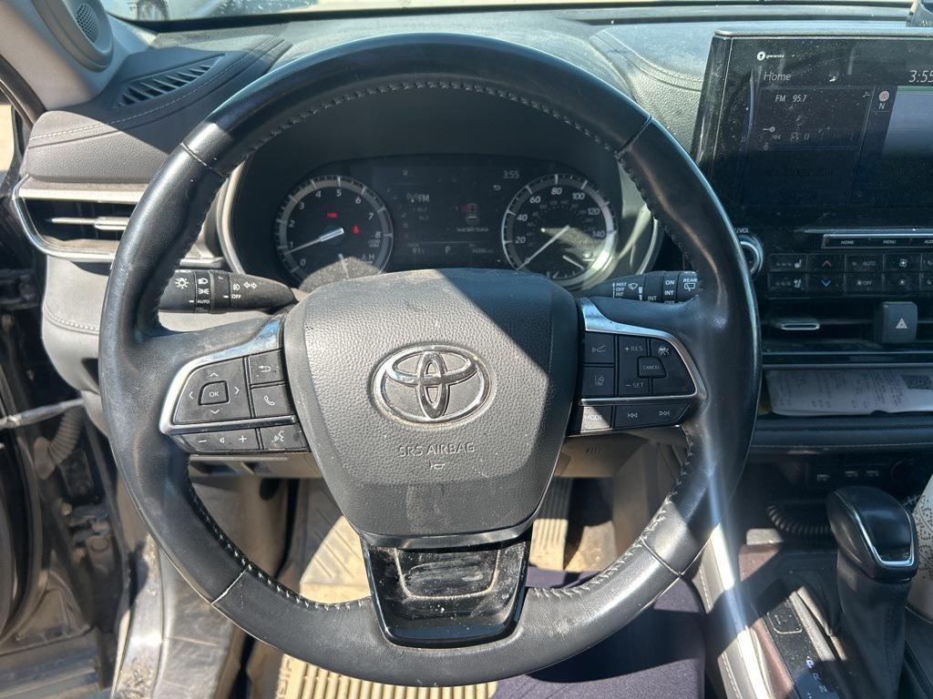 used 2021 Toyota Highlander car, priced at $38,849