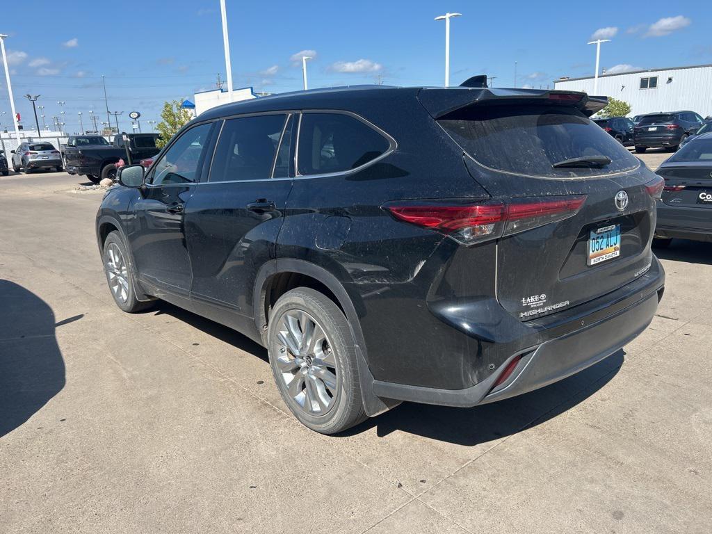 used 2021 Toyota Highlander car, priced at $38,849