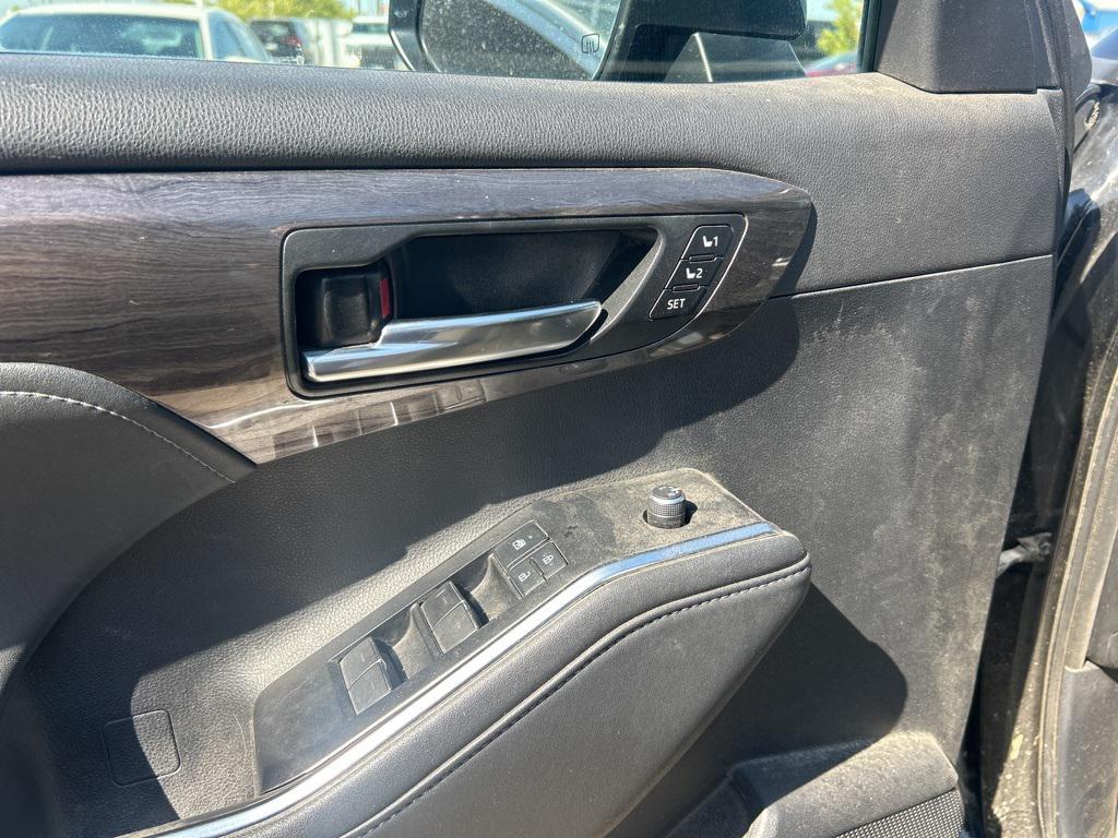 used 2021 Toyota Highlander car, priced at $38,849