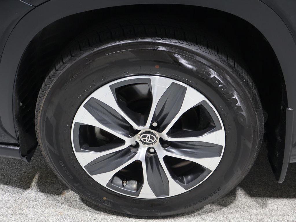 used 2021 Toyota Highlander car, priced at $33,982