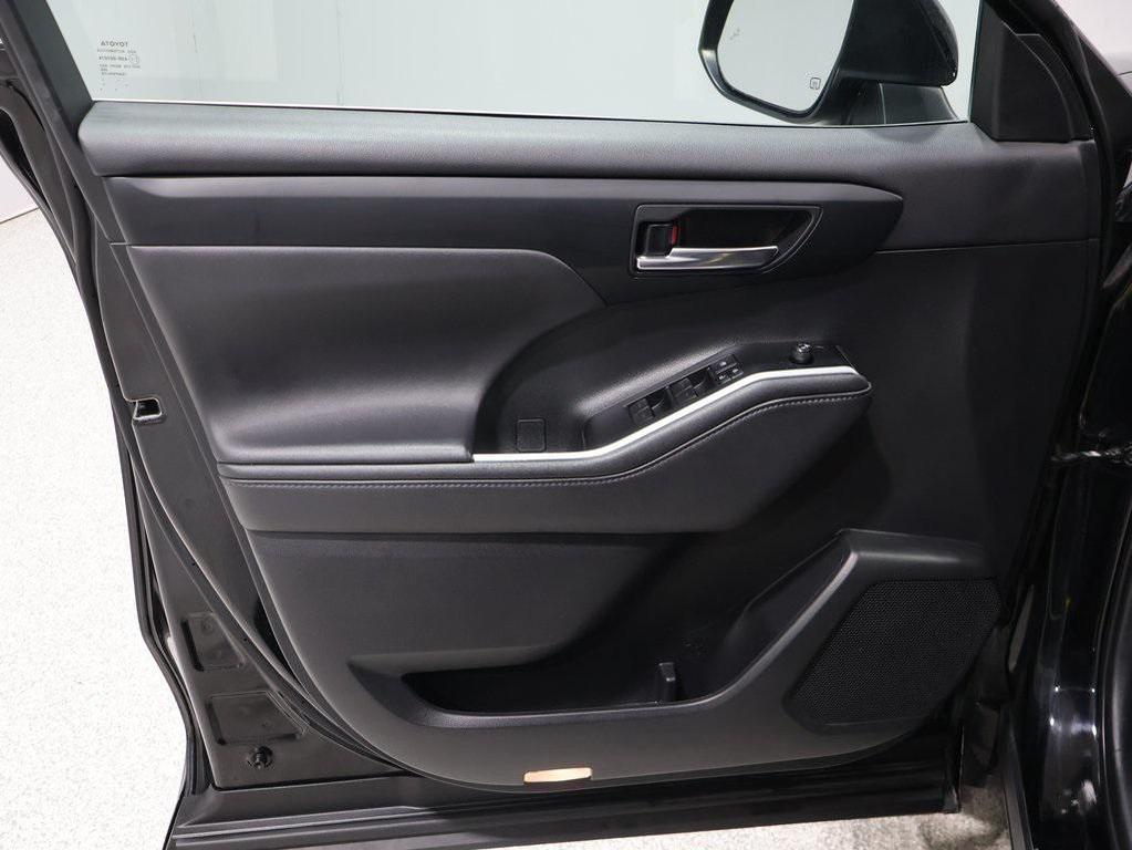 used 2021 Toyota Highlander car, priced at $33,982