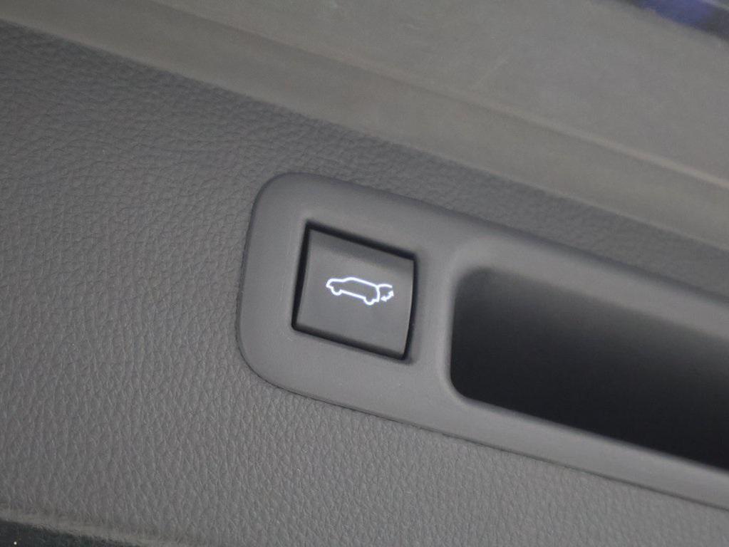 used 2021 Toyota Highlander car, priced at $33,982