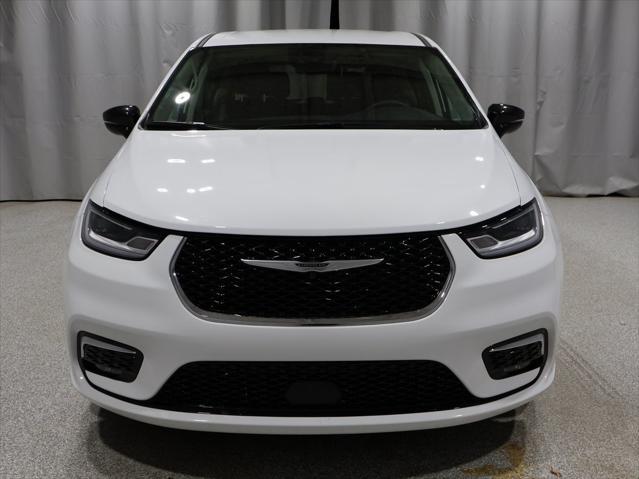 used 2024 Chrysler Pacifica car, priced at $29,388