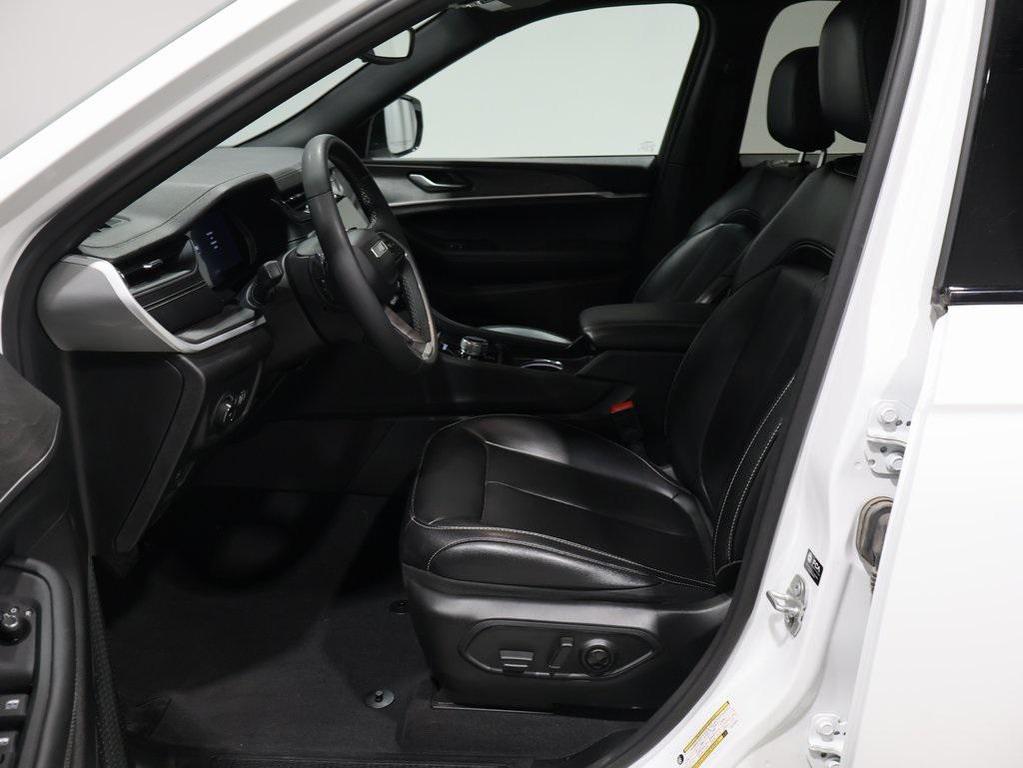 used 2024 Jeep Grand Cherokee car, priced at $33,988