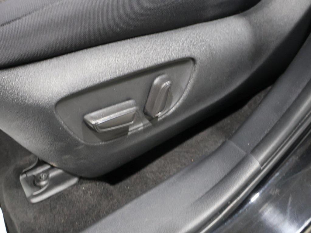 used 2023 Toyota Highlander car, priced at $29,998