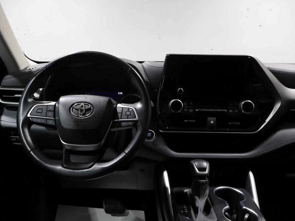 used 2023 Toyota Highlander car, priced at $29,998