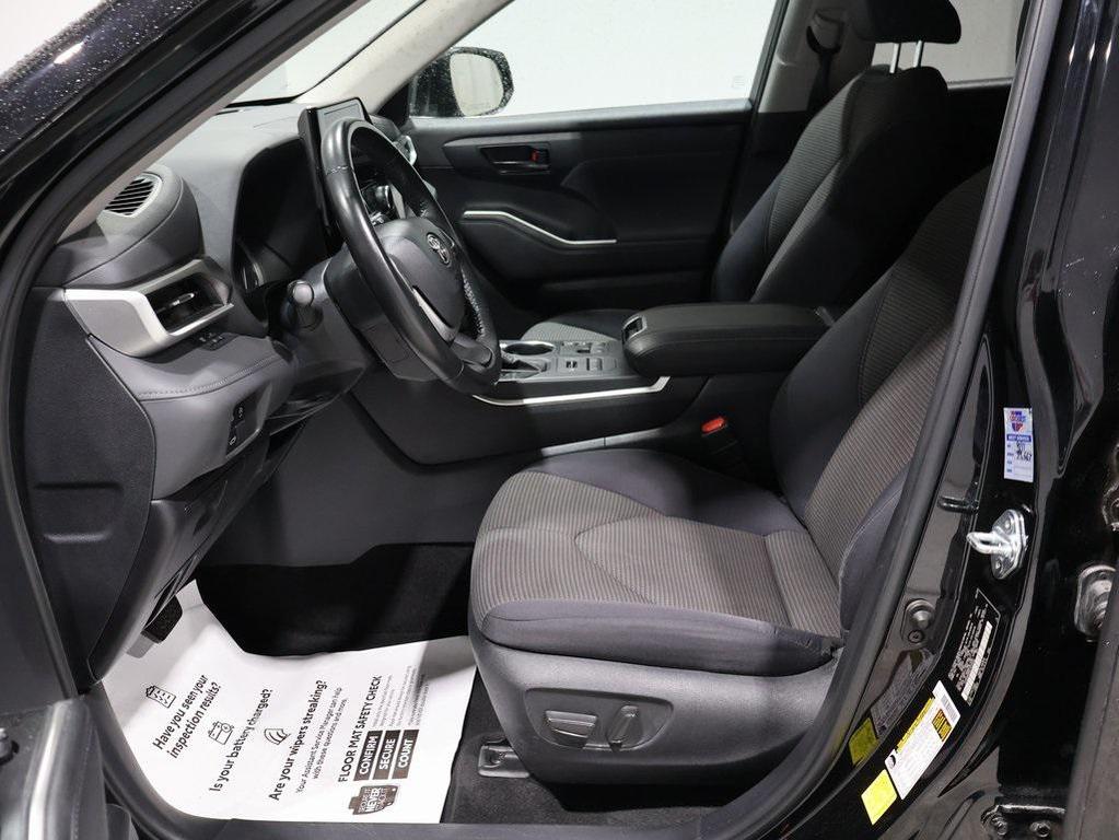 used 2023 Toyota Highlander car, priced at $29,998