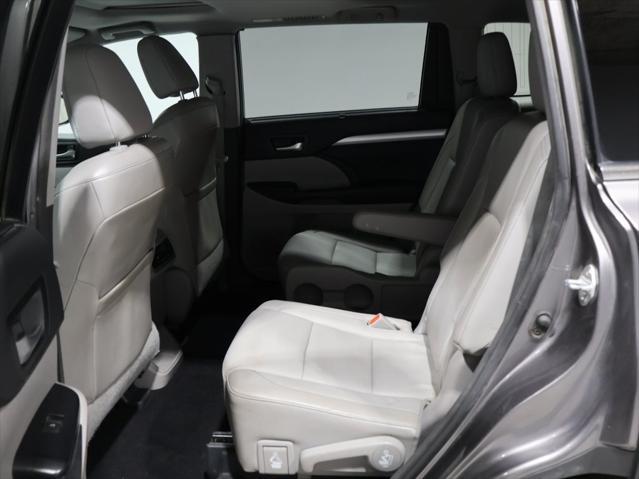 used 2015 Toyota Highlander car, priced at $15,733