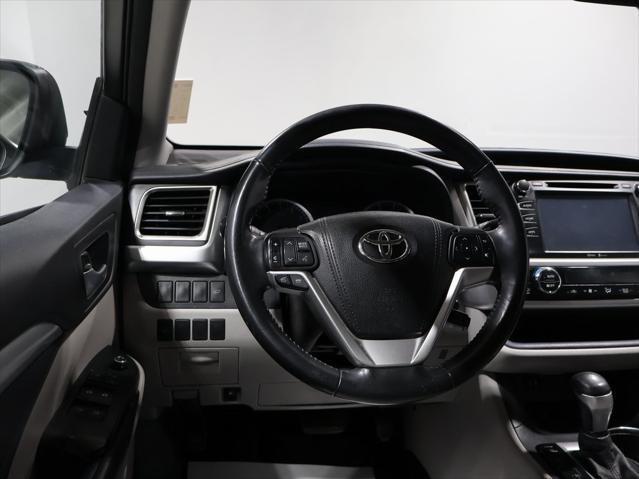 used 2015 Toyota Highlander car, priced at $15,733