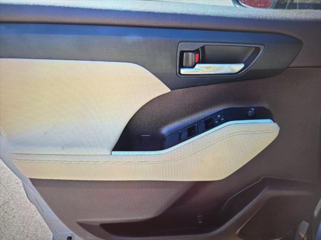 used 2022 Toyota Highlander car, priced at $37,498