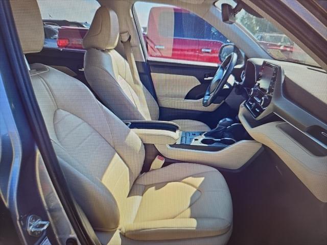 used 2022 Toyota Highlander car, priced at $37,498