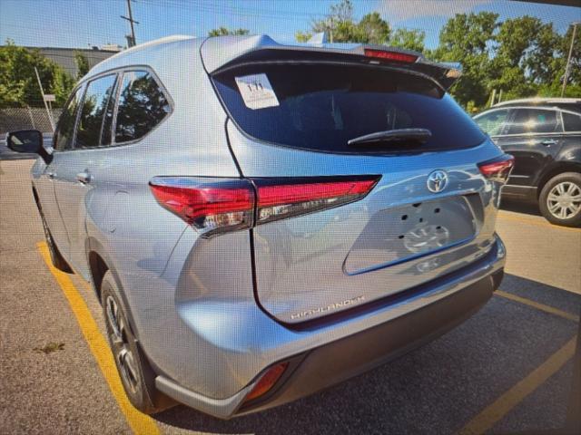 used 2022 Toyota Highlander car, priced at $37,498