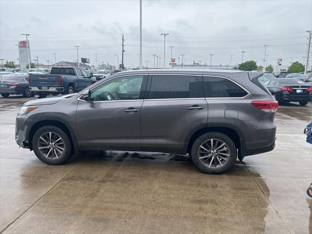 used 2019 Toyota Highlander car, priced at $26,471