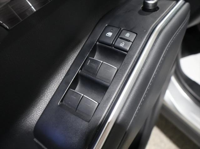 used 2022 Toyota Highlander Hybrid car, priced at $43,275