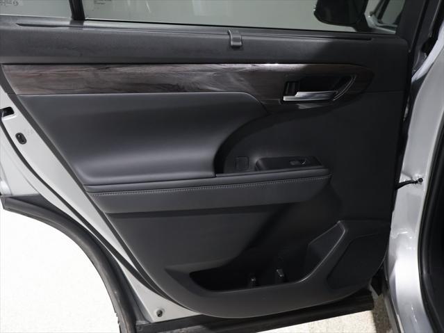 used 2022 Toyota Highlander Hybrid car, priced at $43,275