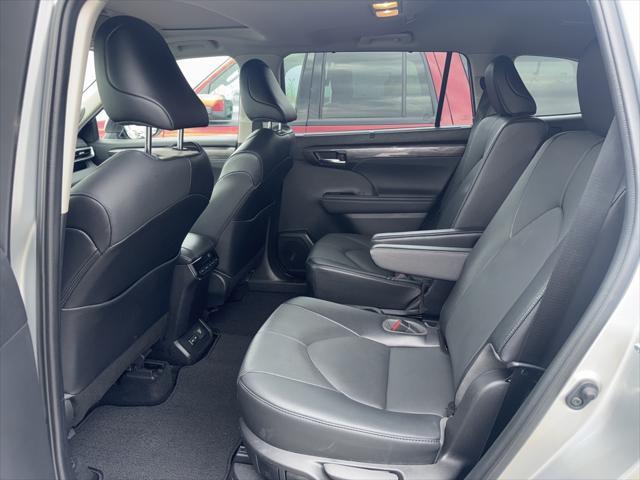 used 2022 Toyota Highlander Hybrid car, priced at $44,386