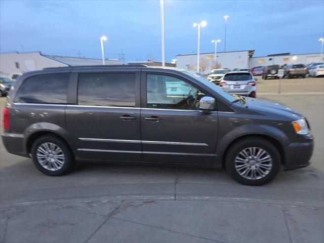 used 2015 Chrysler Town & Country car