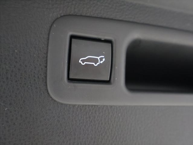 used 2022 Toyota Highlander car, priced at $38,970