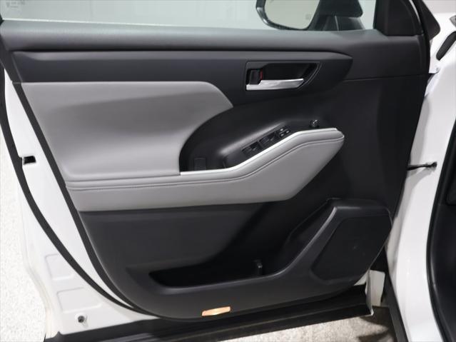 used 2022 Toyota Highlander car, priced at $38,970