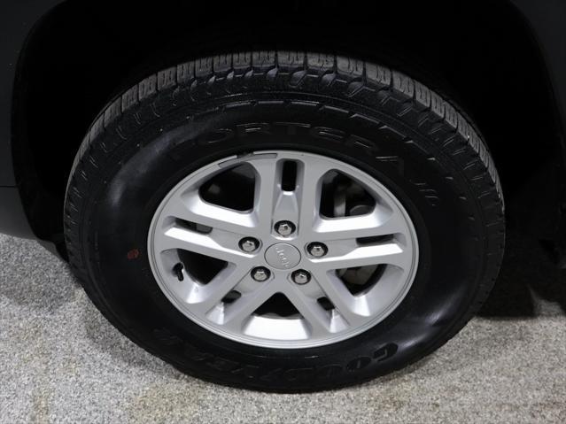 used 2023 Jeep Grand Cherokee car, priced at $28,180
