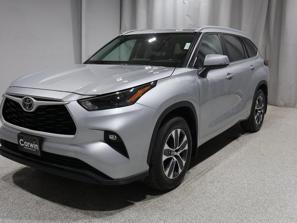 used 2023 Toyota Highlander car, priced at $37,500