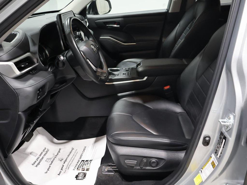used 2023 Toyota Highlander car, priced at $37,500