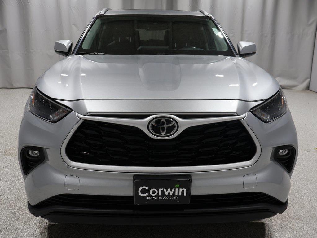 used 2023 Toyota Highlander car, priced at $37,500