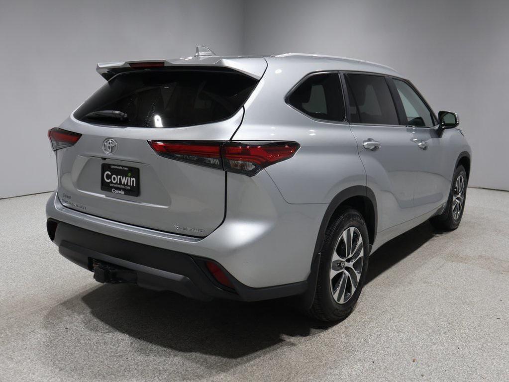 used 2023 Toyota Highlander car, priced at $37,500