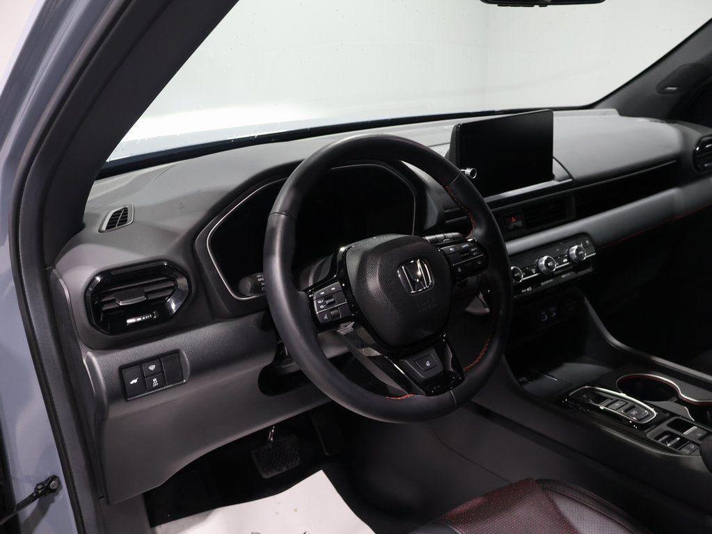 used 2025 Honda Pilot car, priced at $47,810