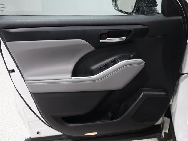 used 2022 Toyota Highlander Hybrid car, priced at $43,427
