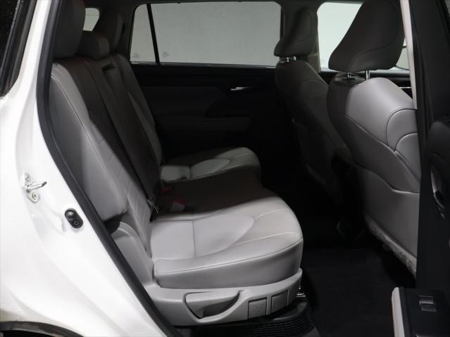 used 2022 Toyota Highlander Hybrid car, priced at $43,427