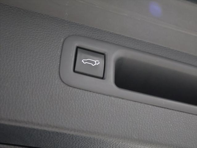 used 2022 Toyota Highlander Hybrid car, priced at $43,427