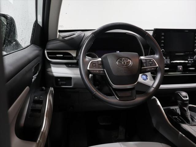 used 2022 Toyota Highlander Hybrid car, priced at $43,427