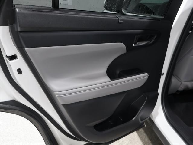 used 2022 Toyota Highlander Hybrid car, priced at $43,427