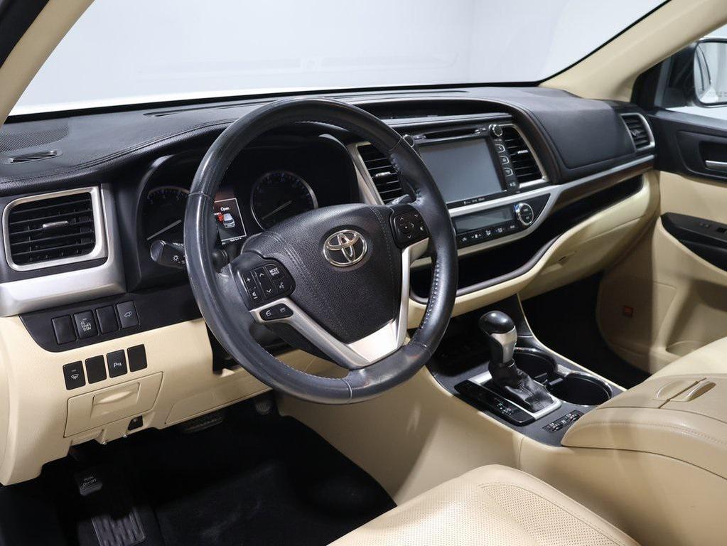 used 2016 Toyota Highlander car, priced at $24,985