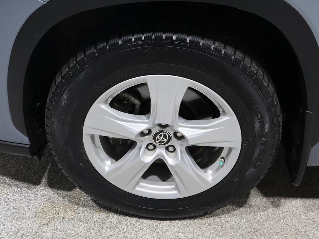 used 2020 Toyota Highlander Hybrid car, priced at $26,343