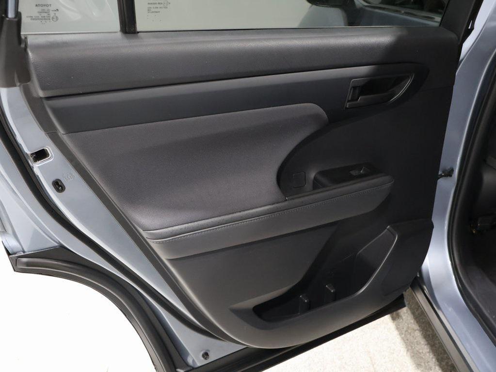 used 2020 Toyota Highlander Hybrid car, priced at $26,343
