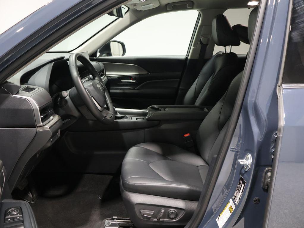 used 2025 Toyota Grand Highlander car, priced at $43,500