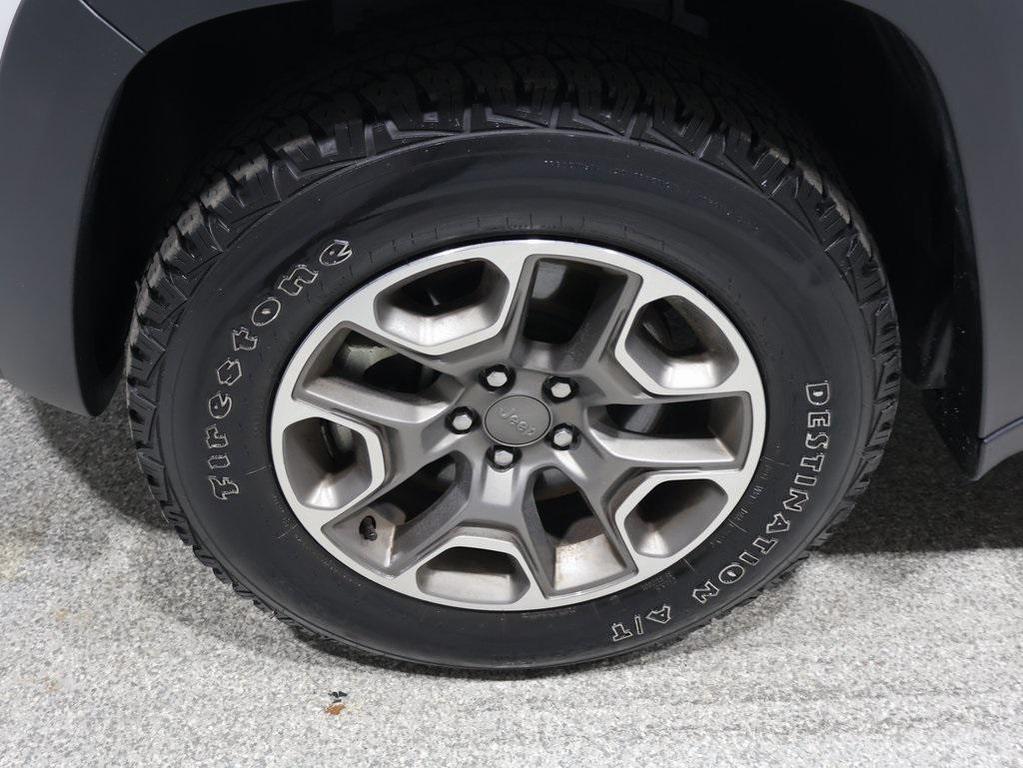 used 2022 Jeep Cherokee car, priced at $26,200