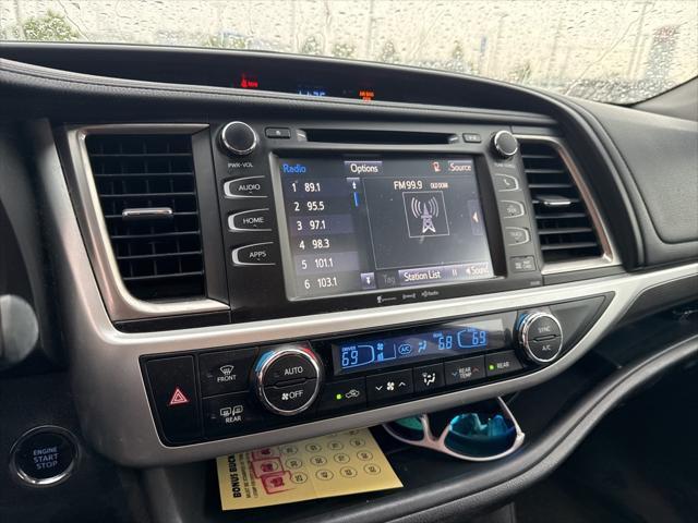 used 2019 Toyota Highlander car, priced at $28,959