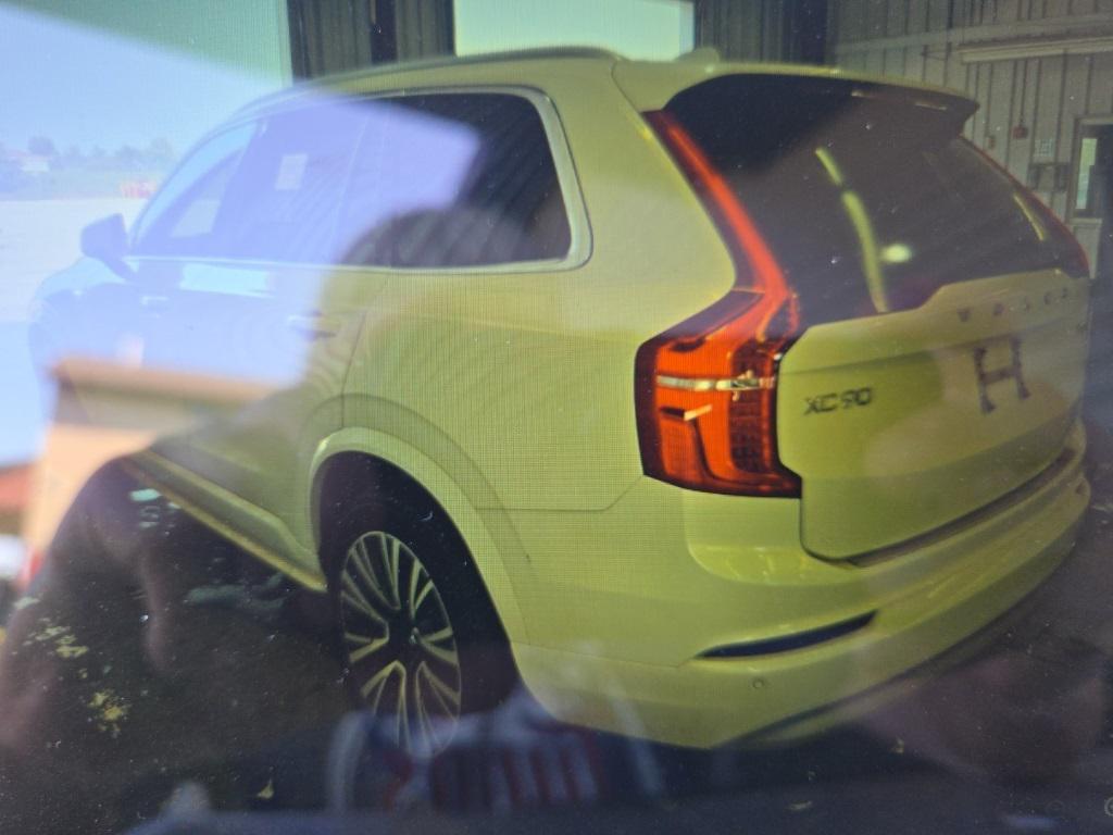 used 2022 Volvo XC90 car, priced at $35,911
